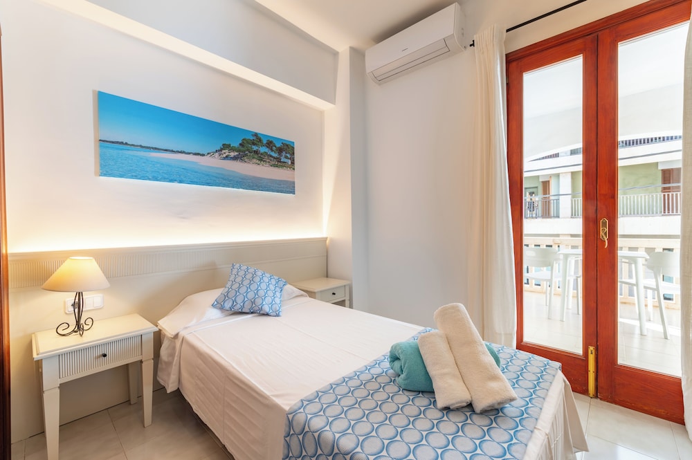 Single Room, Terrace (Street View)