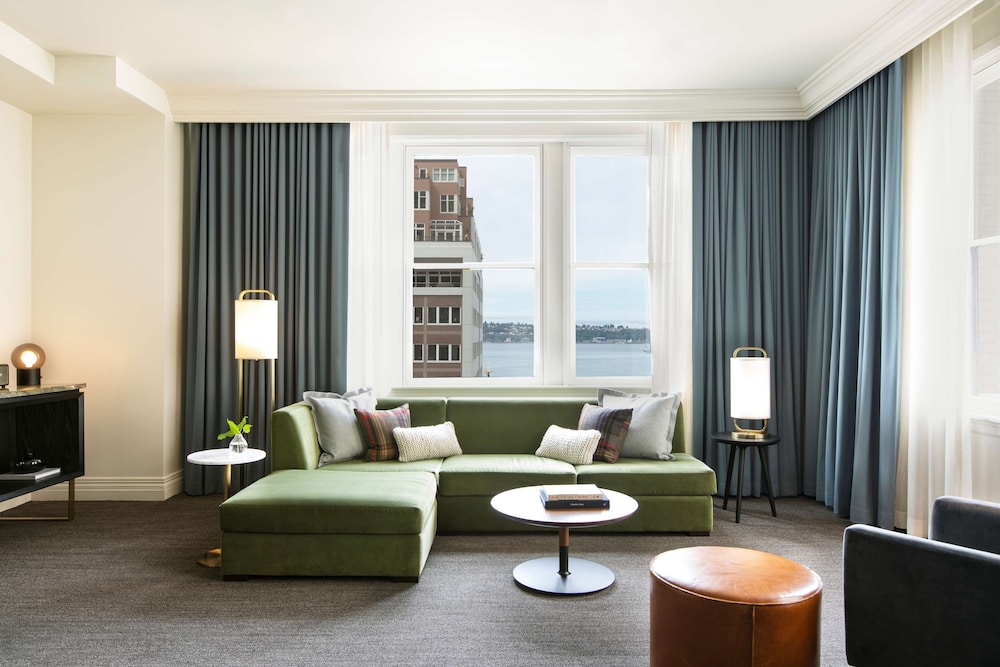 Sound View One Bedroom Suite thumbnail 5