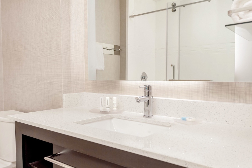 Suite, Multiple Beds - Photo 14