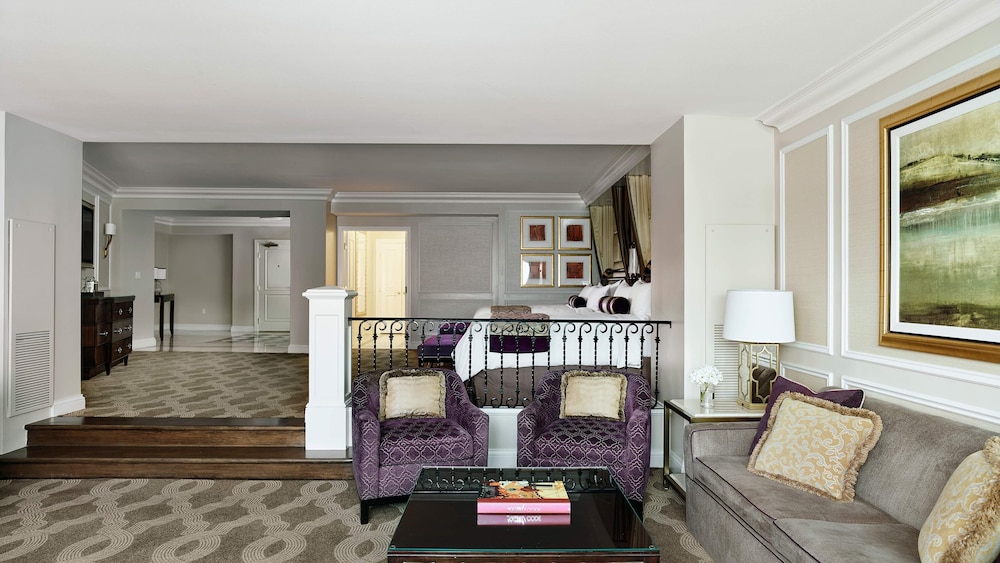 Newly Remodeled Prestige Club Lounge Premium Two Queen Suite