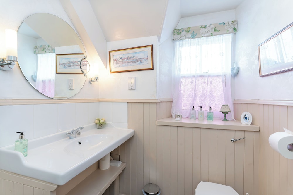 Standard Double Room, Ensuite photo 3