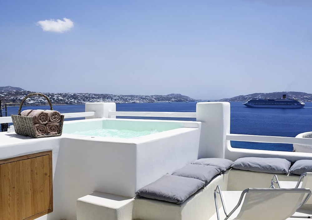 Deluxe Sea View Suite (Outdoor Mini Plunge Pool) - Photo 2
