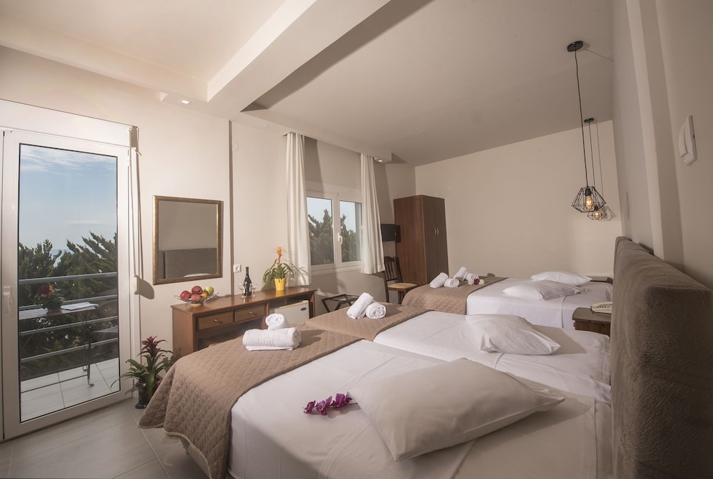 Standard Quadruple Room - Photo 7