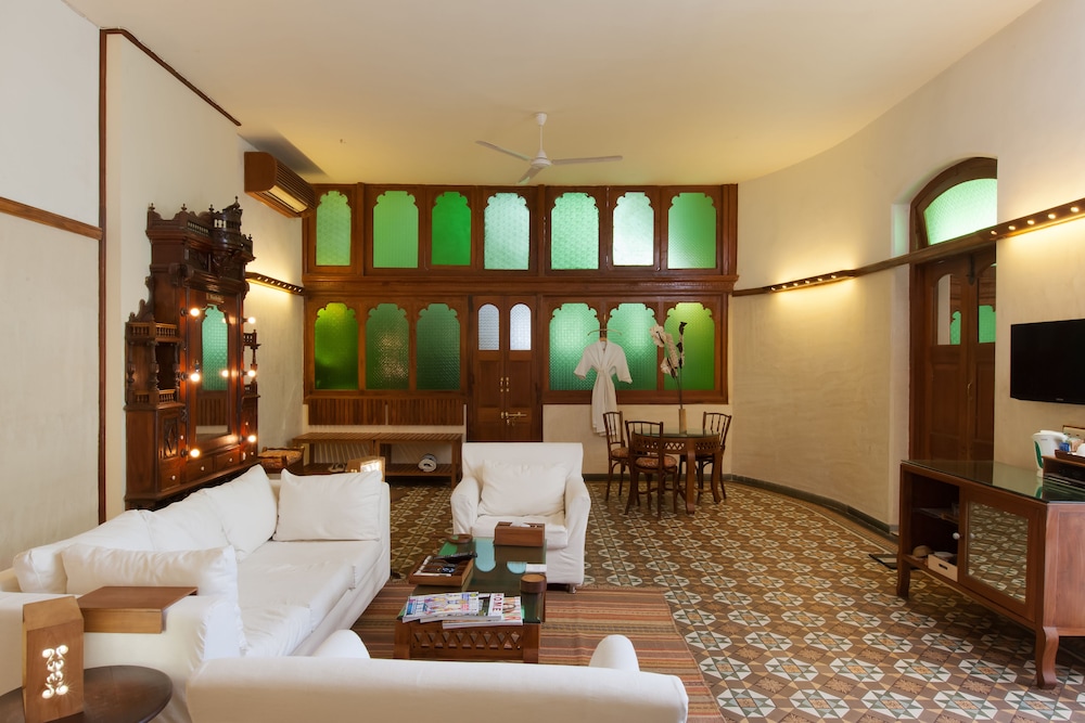 Modern Heritage Grand Suite - Photo 14