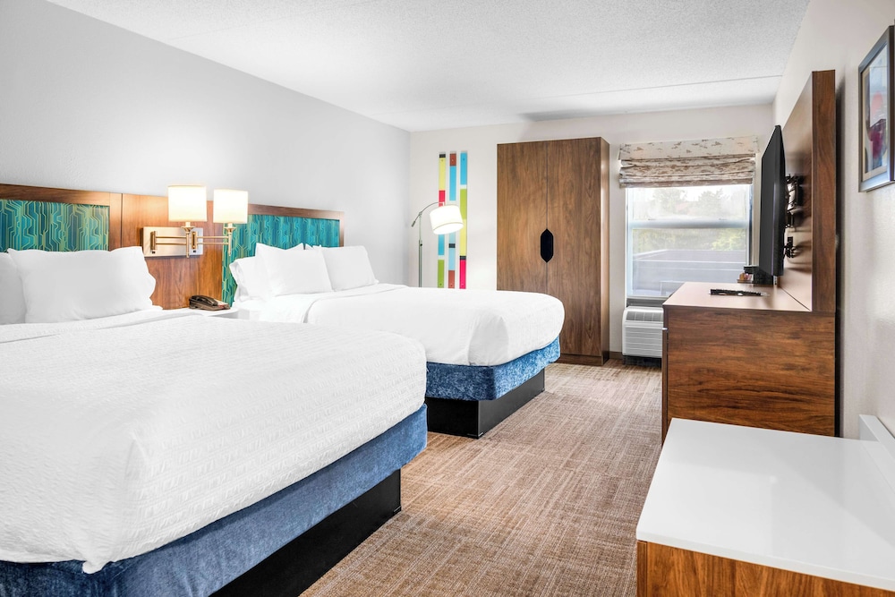 Room, 2 Queen Beds - Photo 1