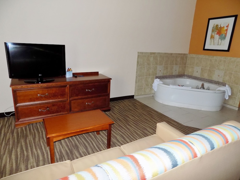 Suite, 1 King Bed, Jetted Tub photo 3