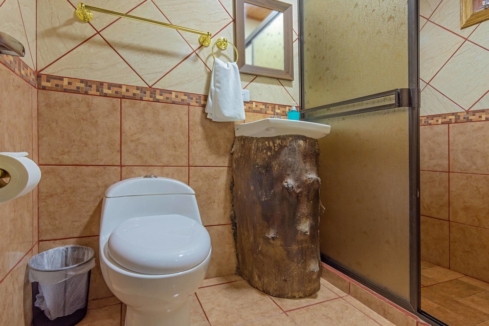 Standard Triple Room, Shared Bathroom photo 2