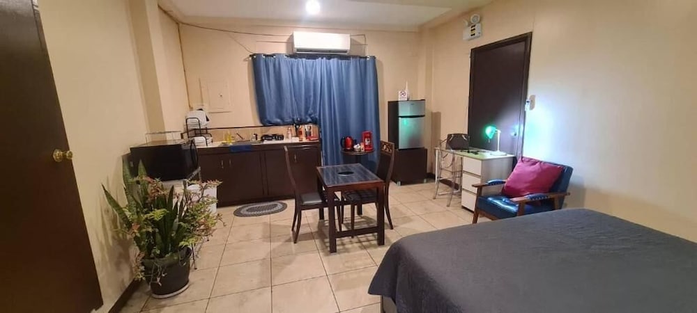 Basic Condo photo 2