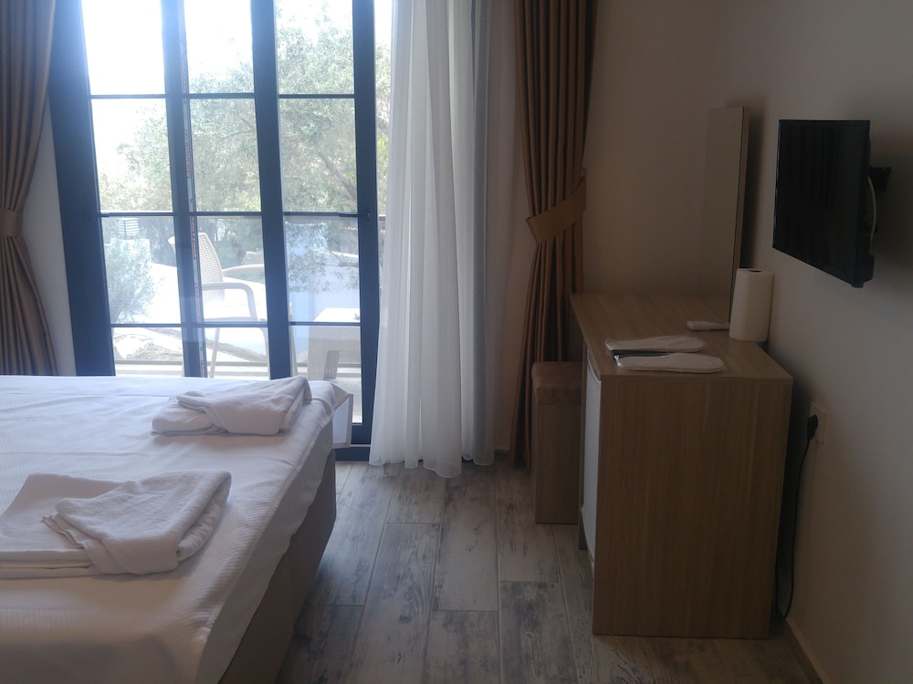 Standard Triple Room, 1 Bedroom, Garden View photo 2