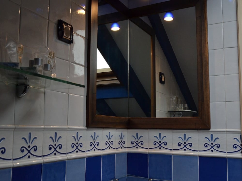 Double or Twin Room, Ensuite (Abuhardillada) - Photo 2
