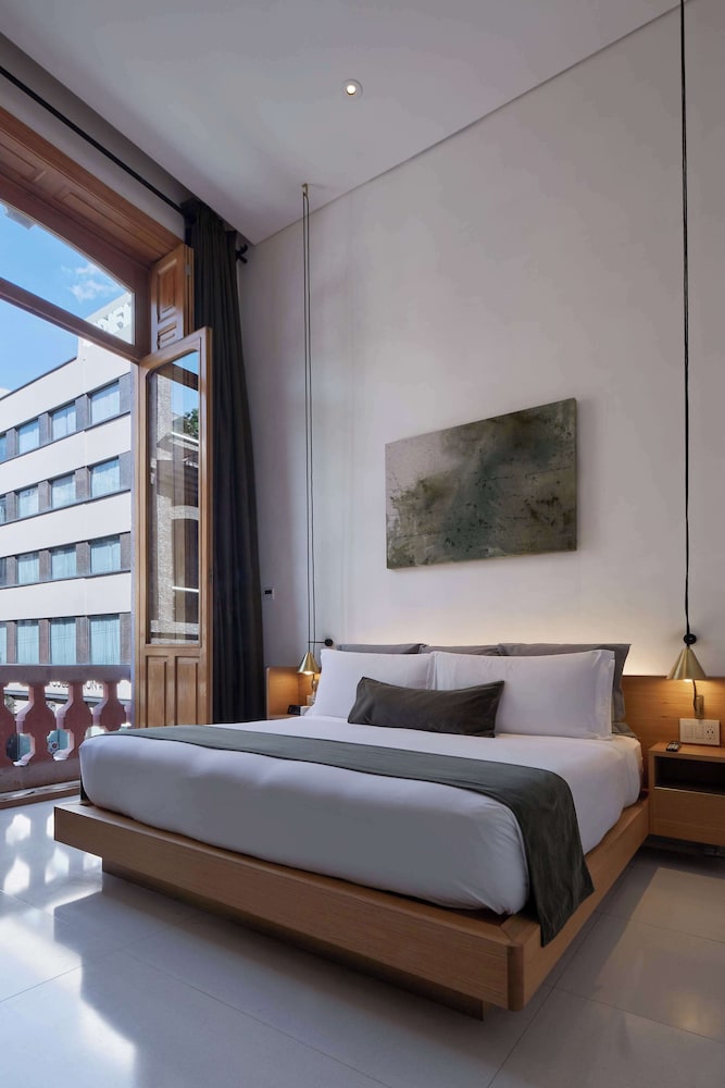 Suite, 1 Bedroom, Balcony - Photo 4