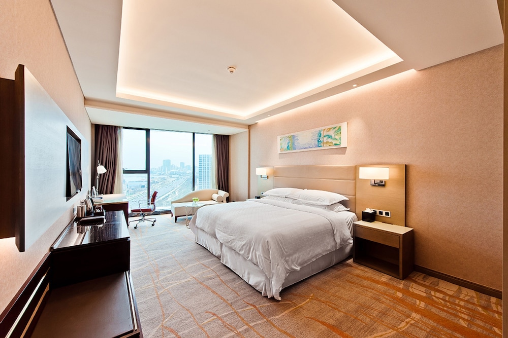 Club Room, 1 King Bed, City View photo 2