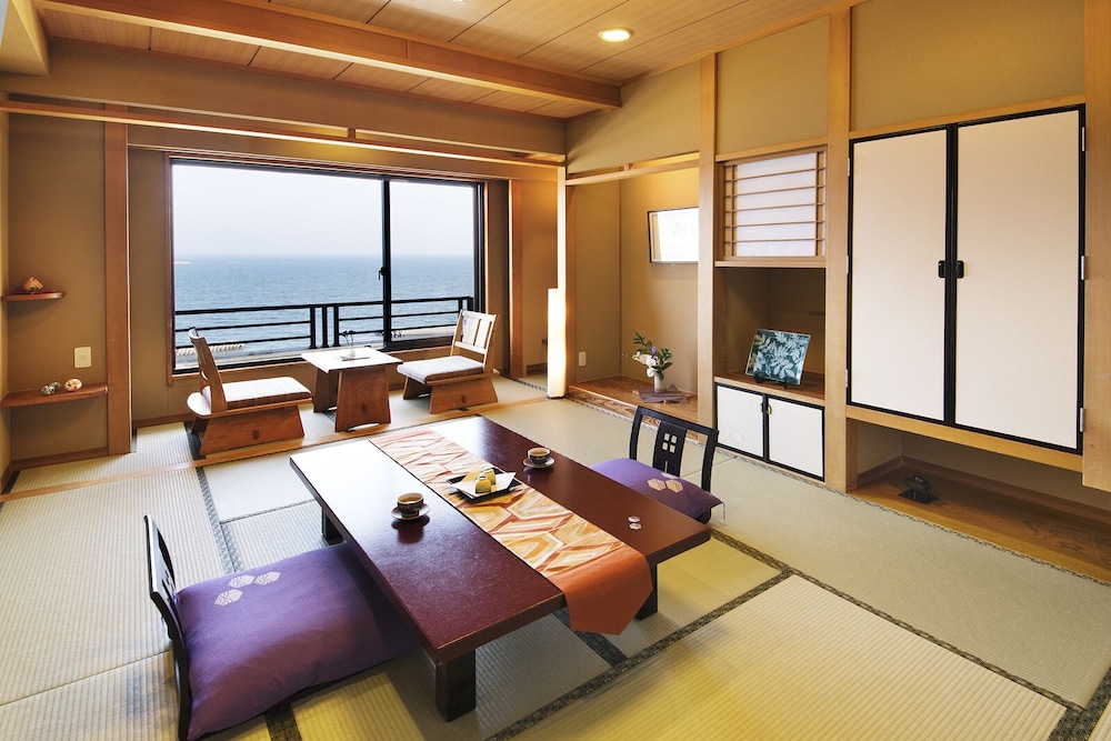 Standard Japanese Style Room for 5 Guests photo 1