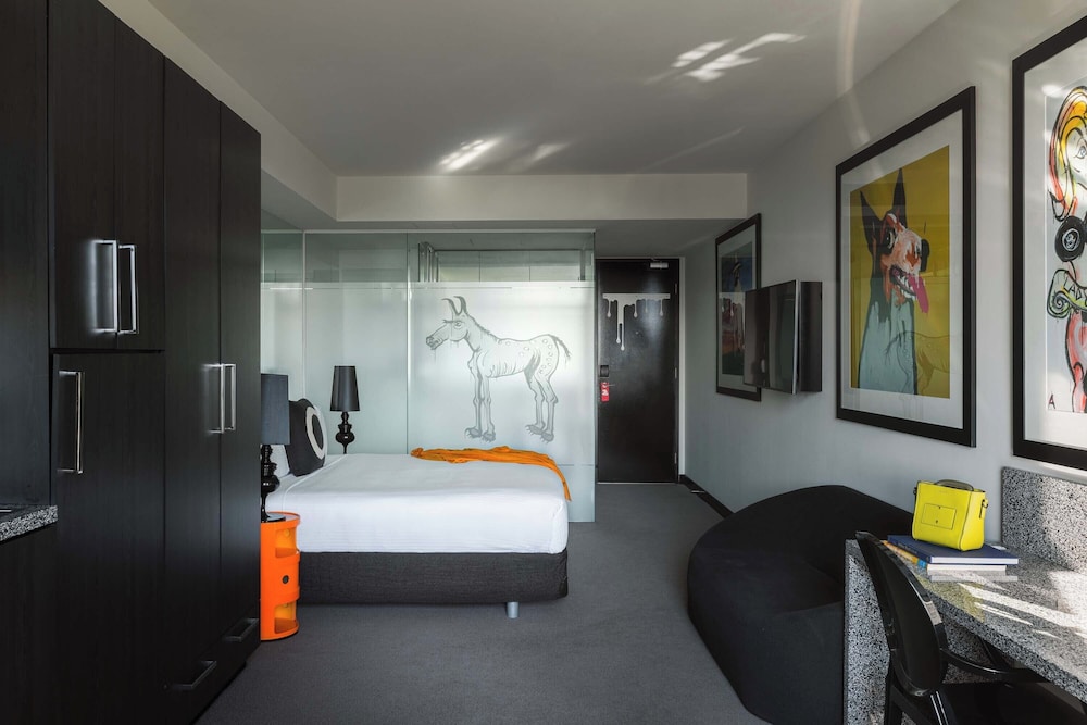 Deluxe Studio Suite - Photo 7