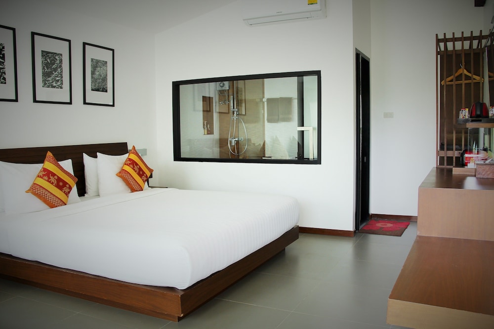 Deluxe Double Bed with Pool View photo 3