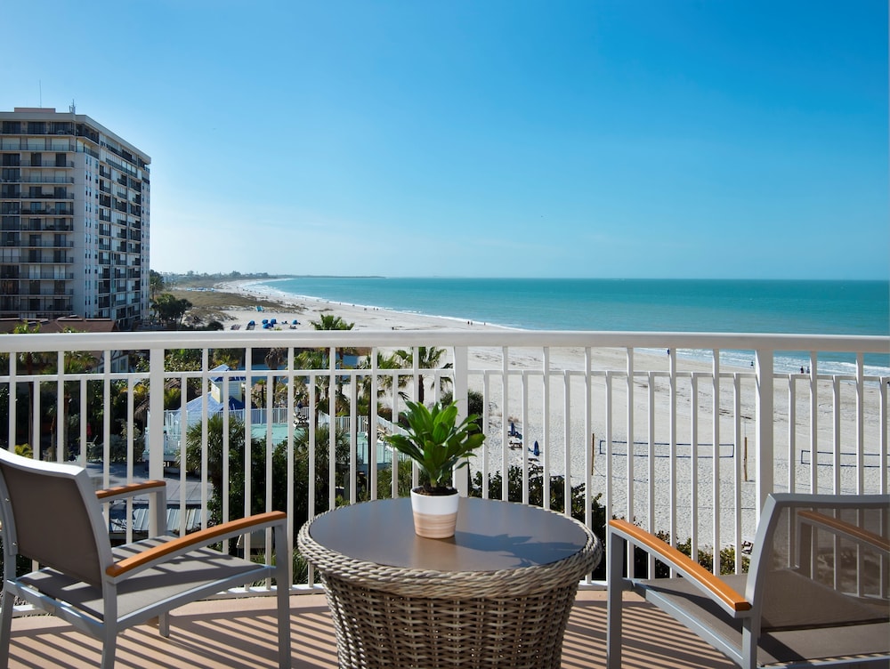 Deluxe Room, 1 King Bed, Beach View (Premium King) - Photo 3