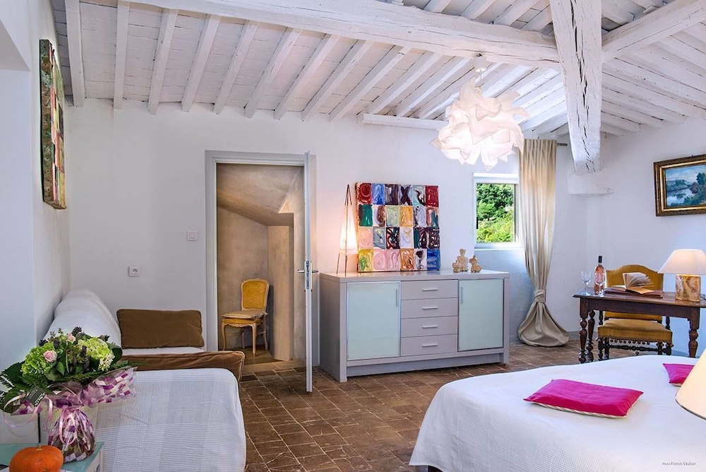 Deluxe Double Room, Hill View (La Traviata) photo 1