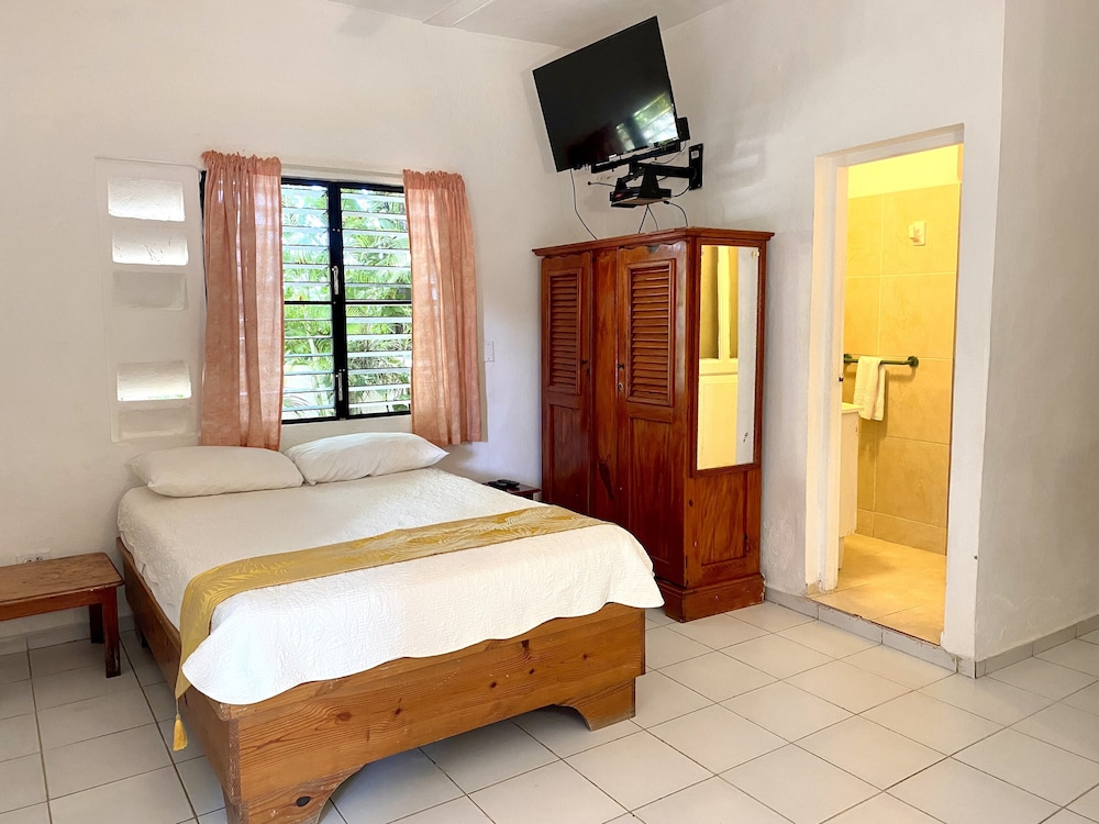 Unit w/Fan, 1 Full Bed, Kitchen #14