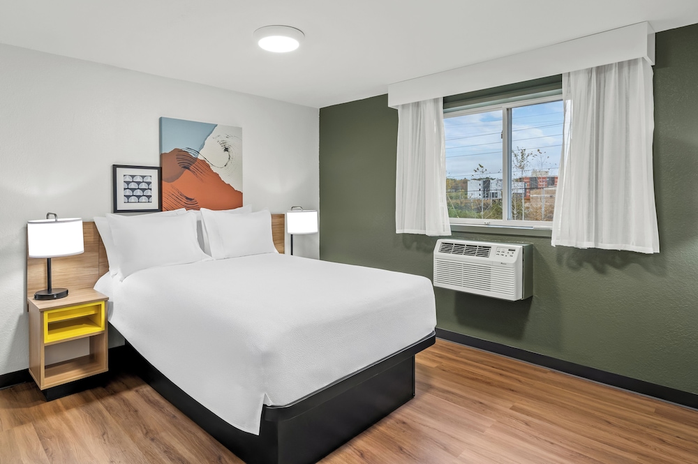 Suite, 2 Bedrooms - Photo 3