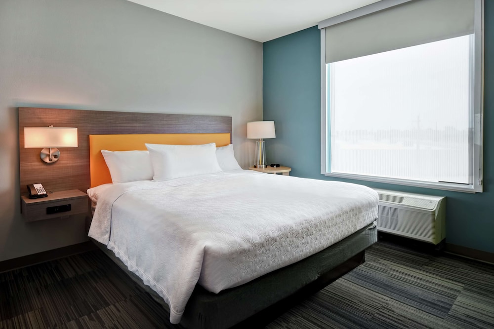 Suite, 1 King Bed, Accessible (Hearing) - Photo 3
