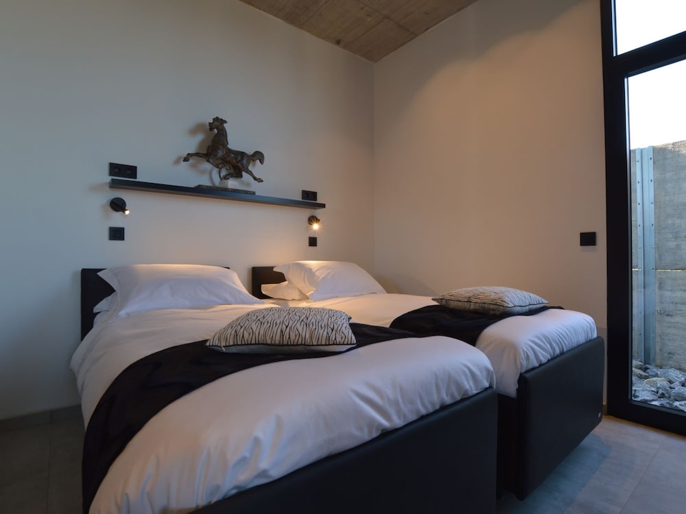 Villa photo 3