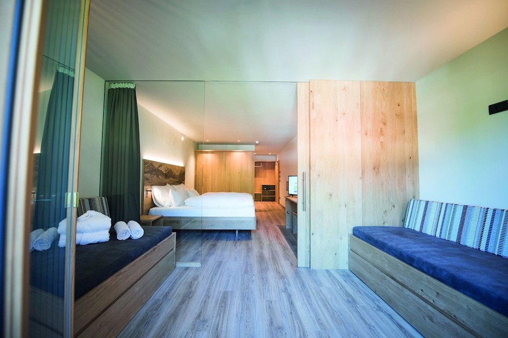 Superior Quadruple Room, Multiple Beds, Mountain View photo 2