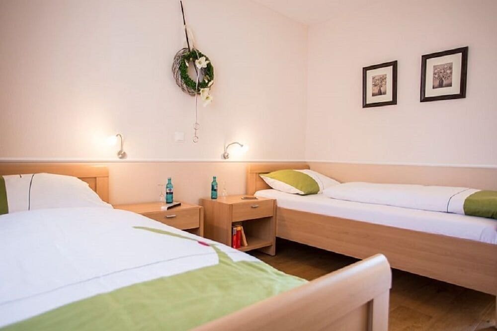 Twin Room, 2 Twin Beds, Non Smoking photo 1