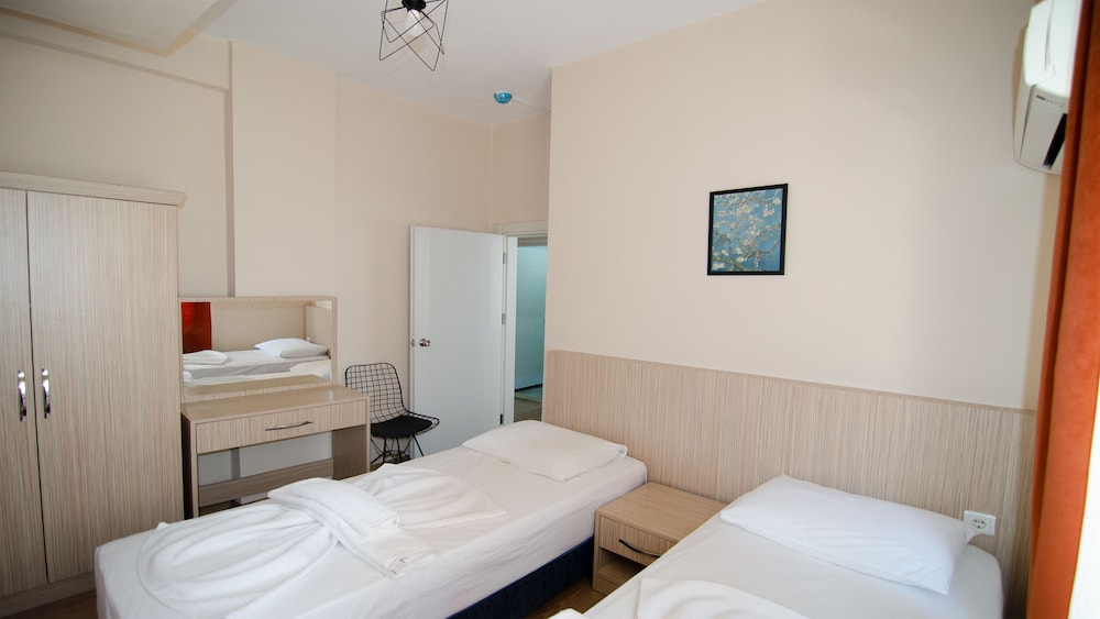 Classic Room, Non Smoking, Garden View photo 1