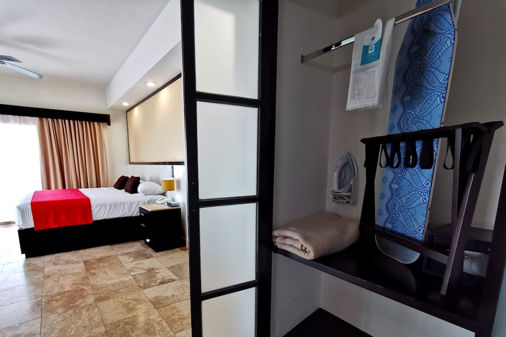 Suite, 1 King bed, Ocean View - Photo 2