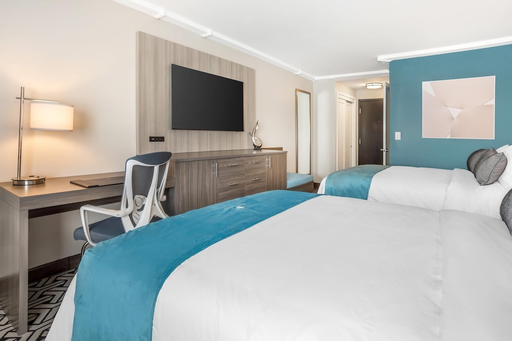 Standard Room, 2 Queen Beds, Non Smoking photo 2