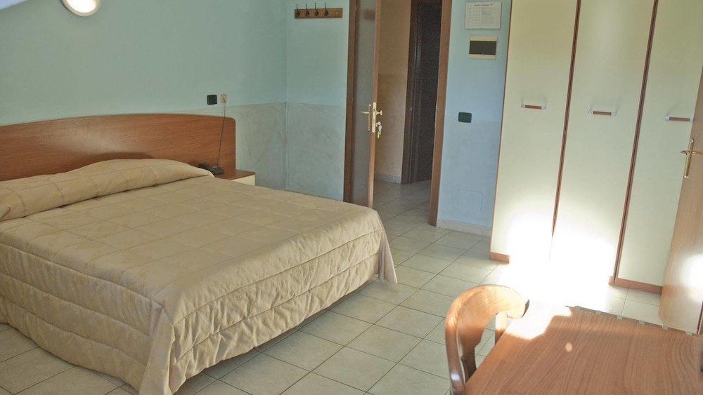 Double or Twin Room photo 2