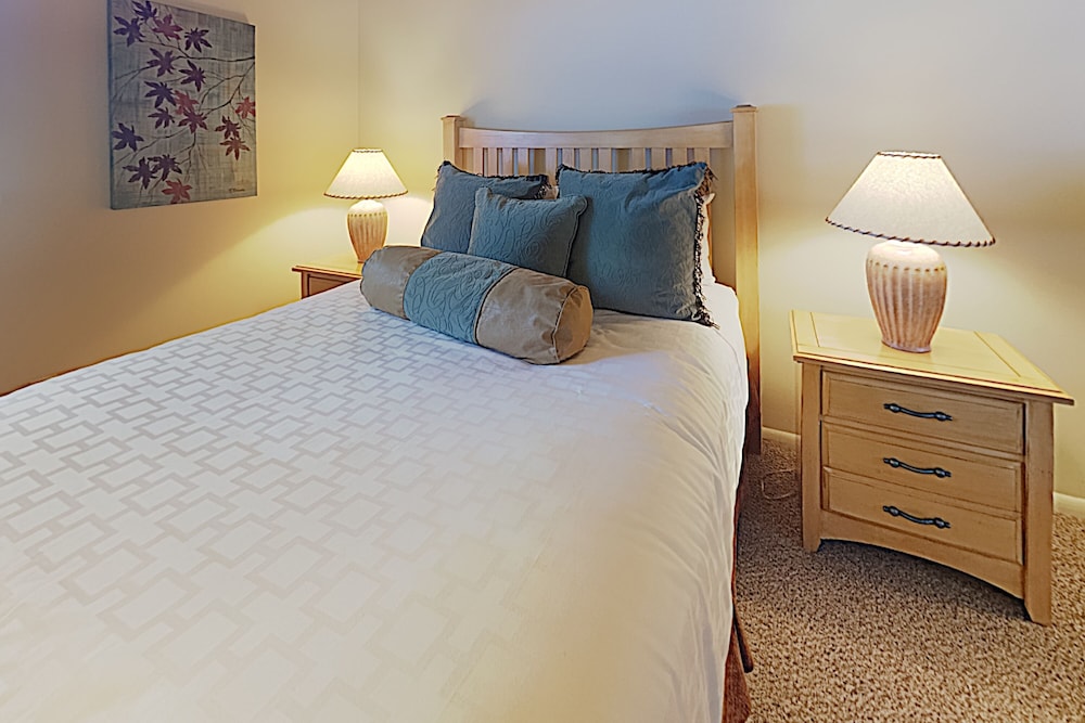 Deluxe Three Bedroom ~ D2E photo 2