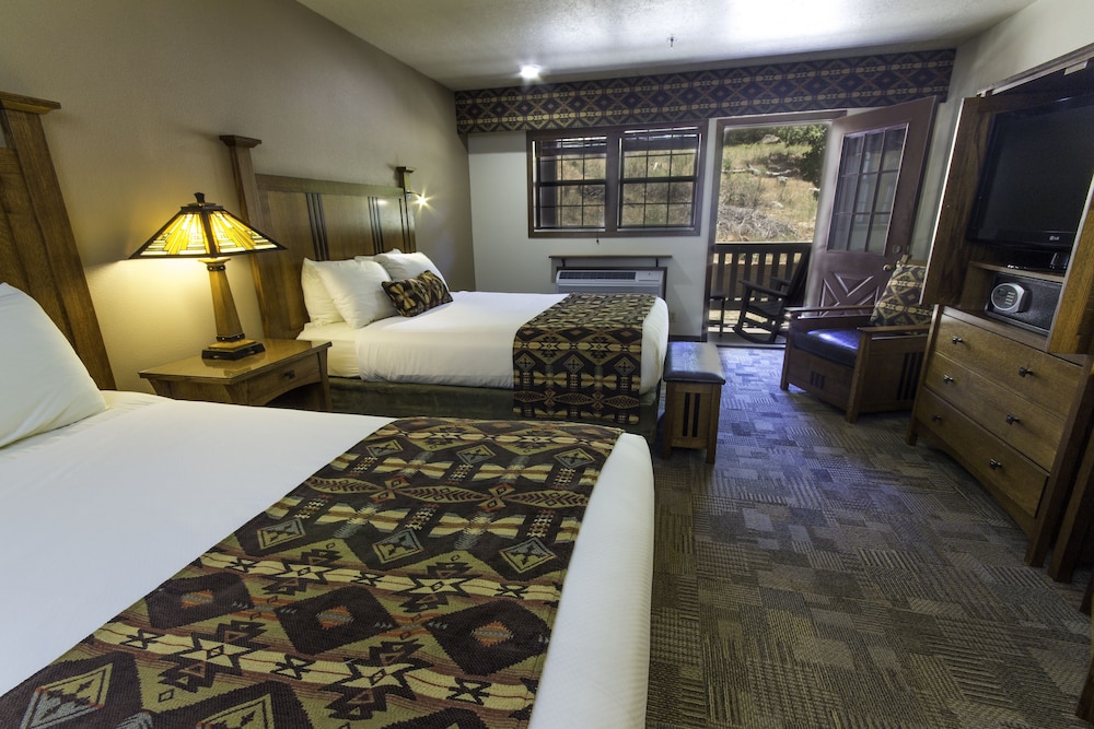 Standard Room, 2 Queen Beds photo 3