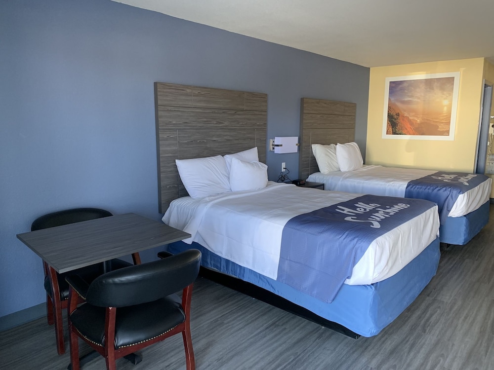 Room, 2 Queen Beds, Non Smoking (Mobility Accessible) photo 2