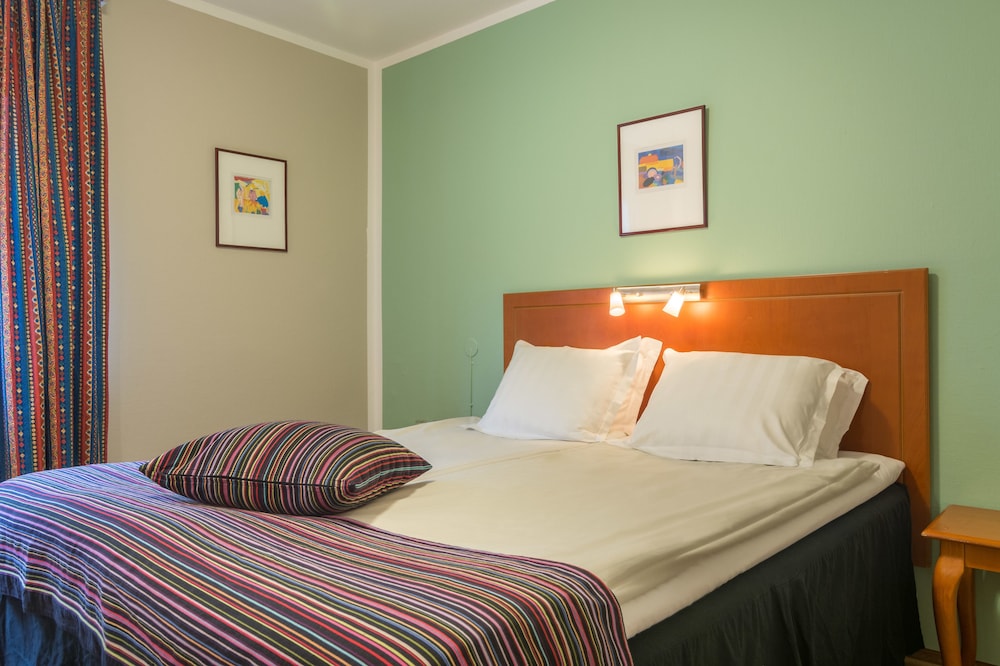 Standard Double Room, Non Smoking - Photo 13