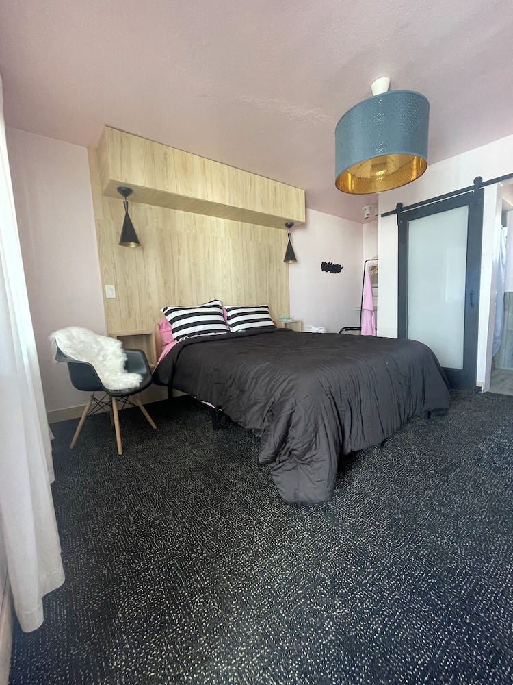 Deluxe Room, 1 Queen Bed