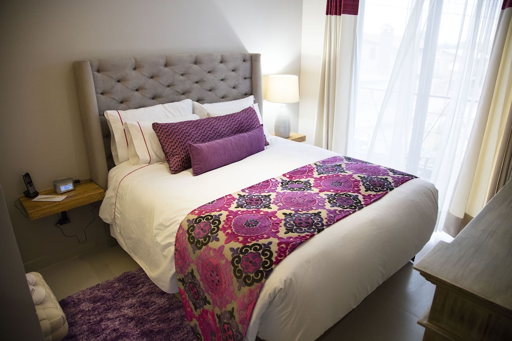 Family Suite, 3 Bedrooms, Non Smoking, Pool View photo 2