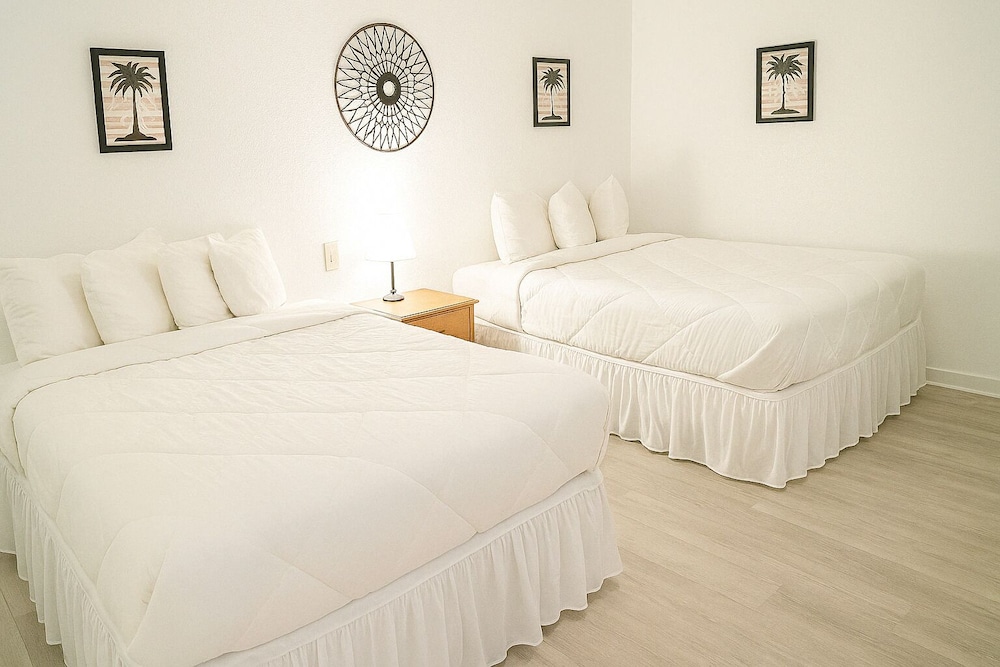 Studio Suite, 2 Queen Beds, Non Smoking, Microwave photo 1