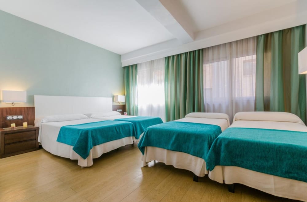 Double Room (4 pax)