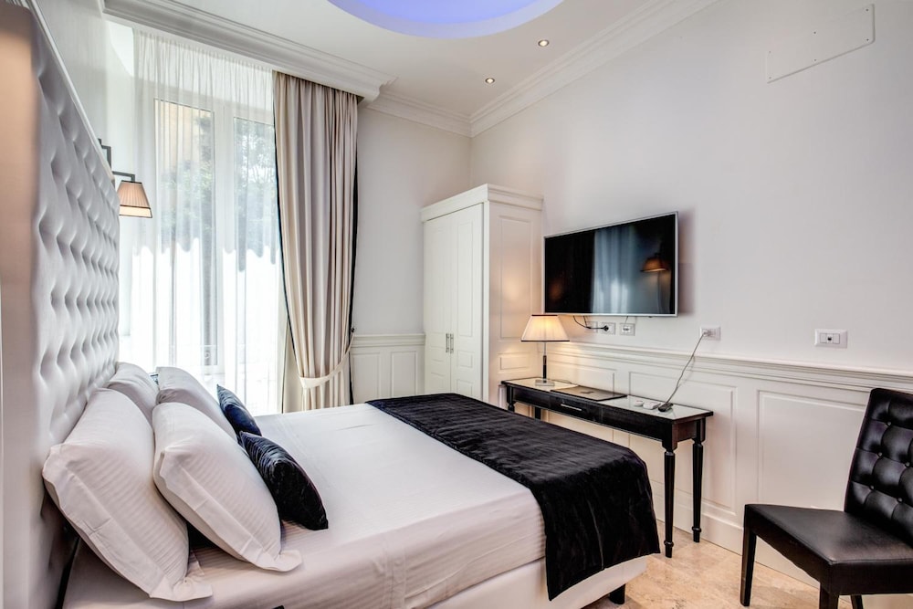 Suite, Jetted Tub photo 2