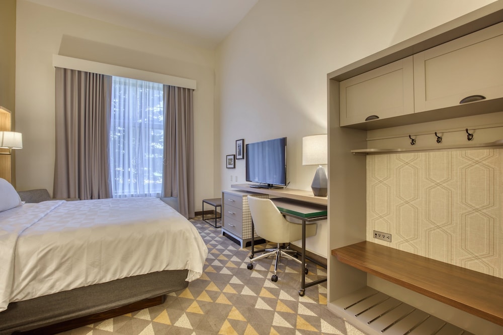 Standard Room, 1 Queen Bed, Accessible (Communications) - Photo 4