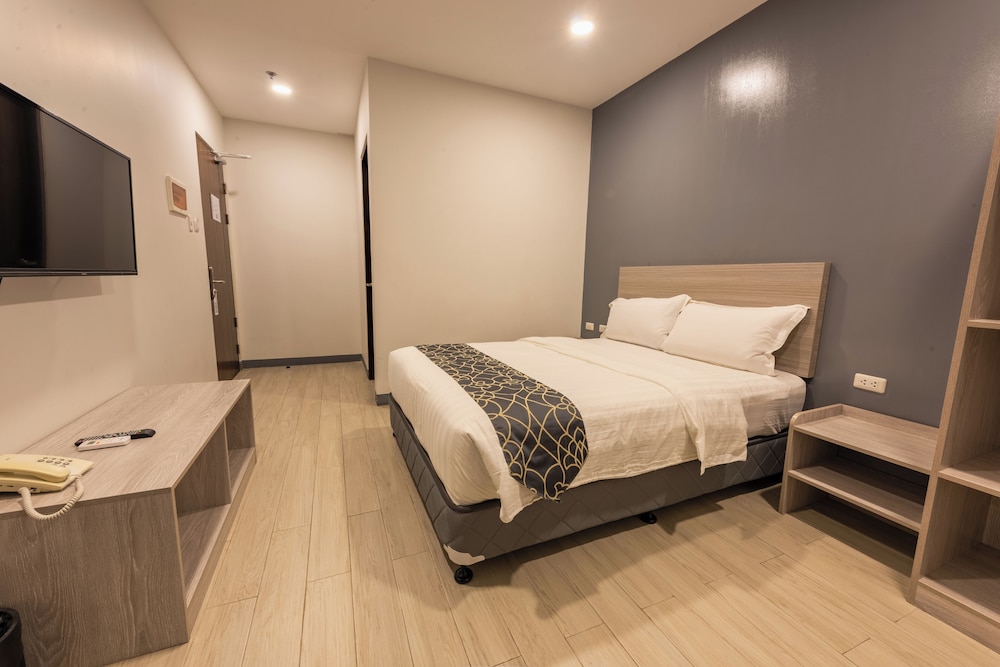 Deluxe Double Room, 1 Queen Bed - Photo 1