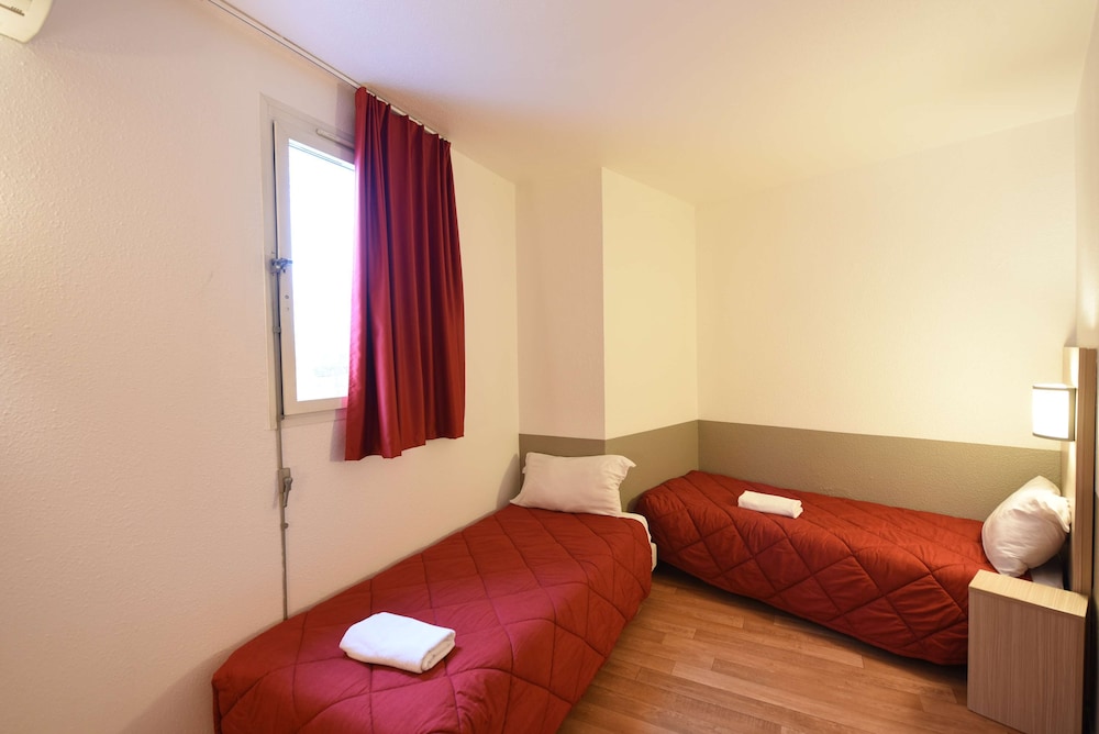 Standard Room, Multiple Beds - Photo 4