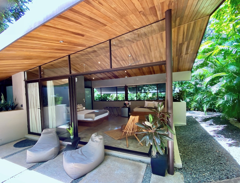 Room, Multiple Beds, Refrigerator, Garden View (Kai) photo 3
