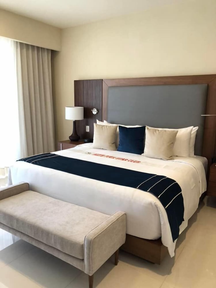 Deluxe Studio Suite, Ocean View