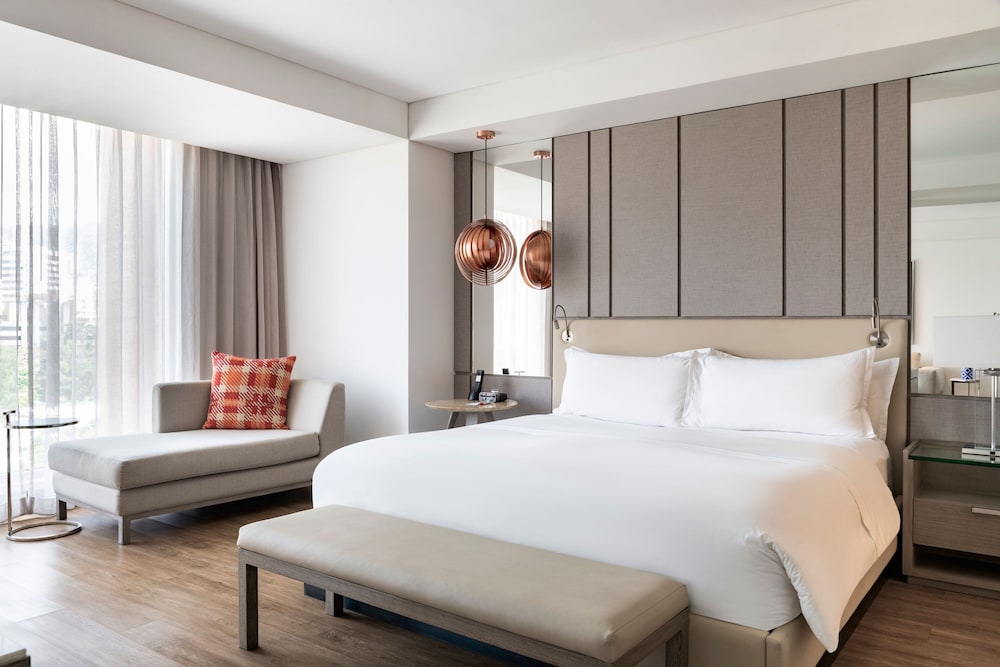 Junior Suite, 1 King Bed photo 1