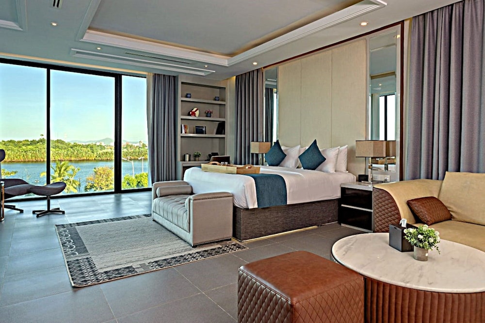 Junior Suite, Pool View - Photo 5