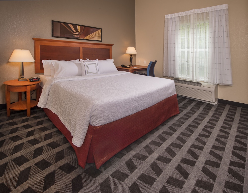 Studio, 1 Queen Bed with Sofa bed (Hearing Accessible) - Photo 1