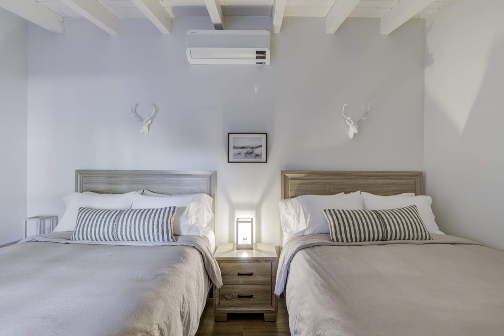 Luxury Apartment, 2 Queen Beds (Unit 5)