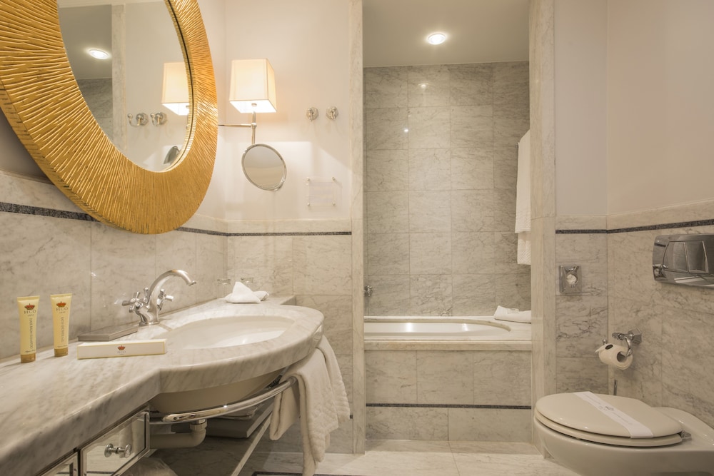 Deluxe Double Room - Photo 20